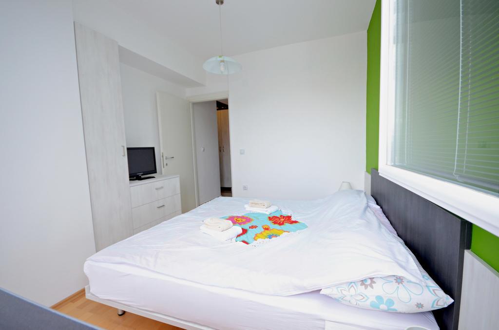 ביטולה Aries Apartments חדר תמונה
